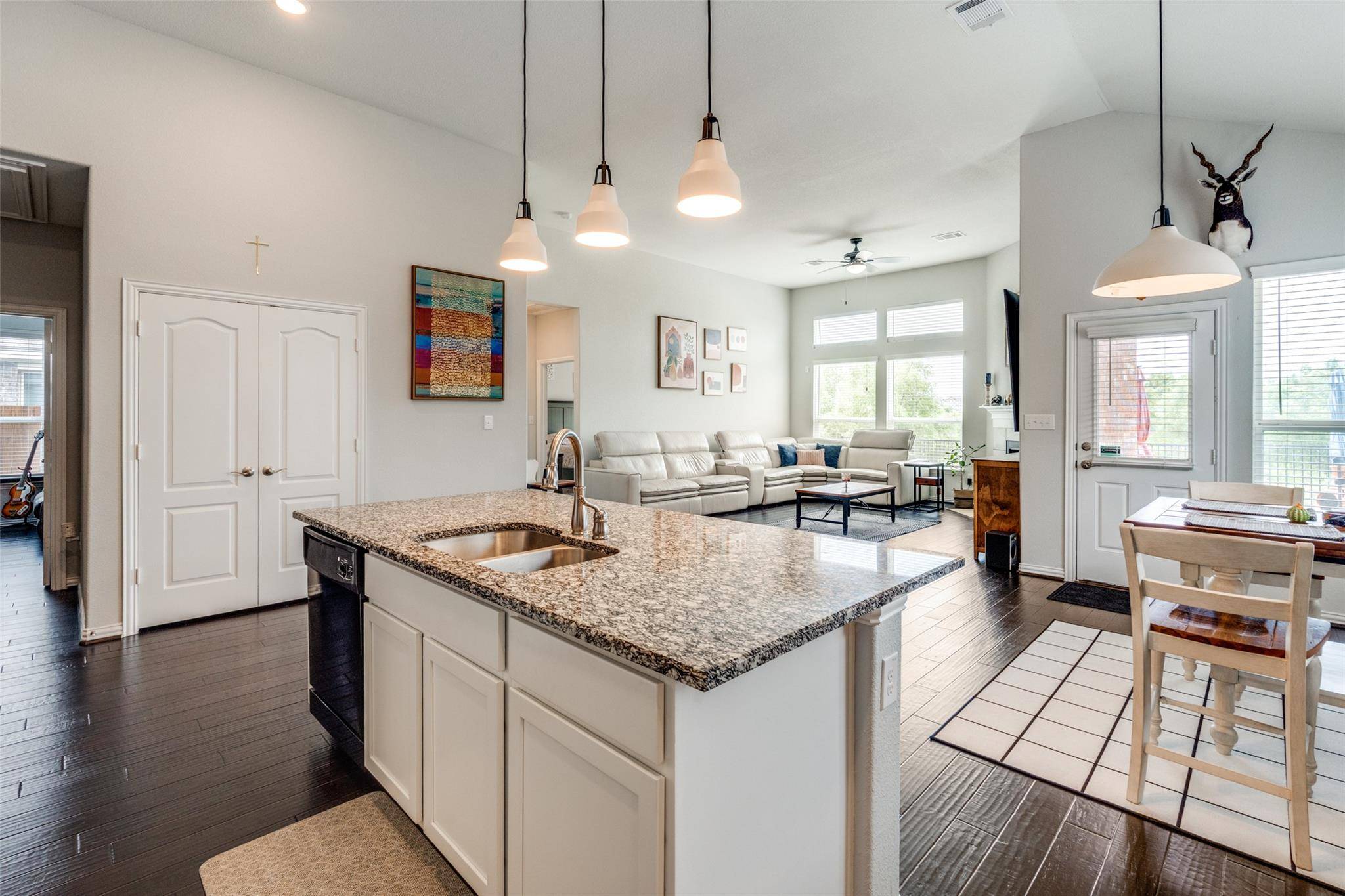 323 Natchez DR, Buda, TX 78610