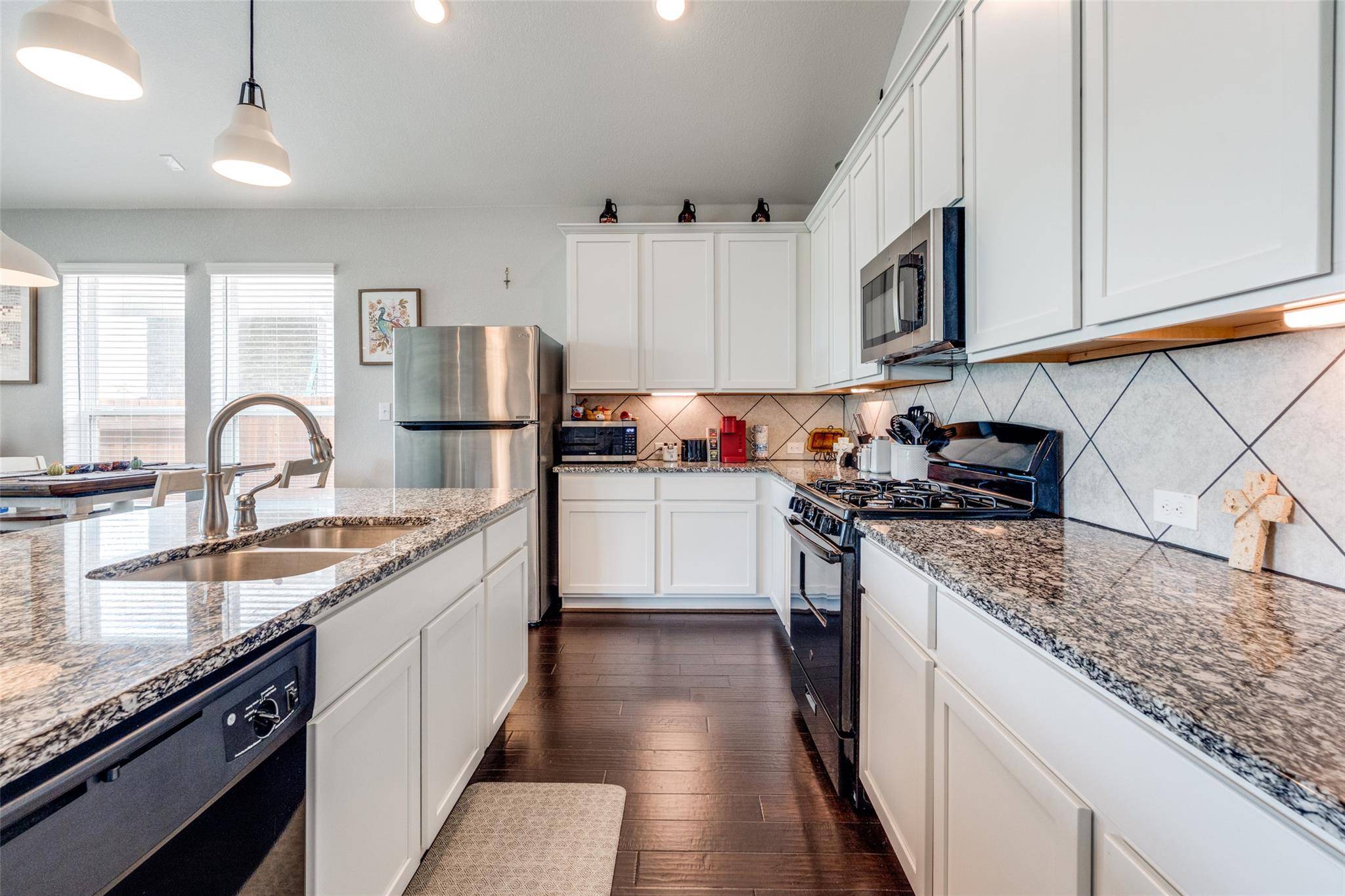 323 Natchez DR, Buda, TX 78610