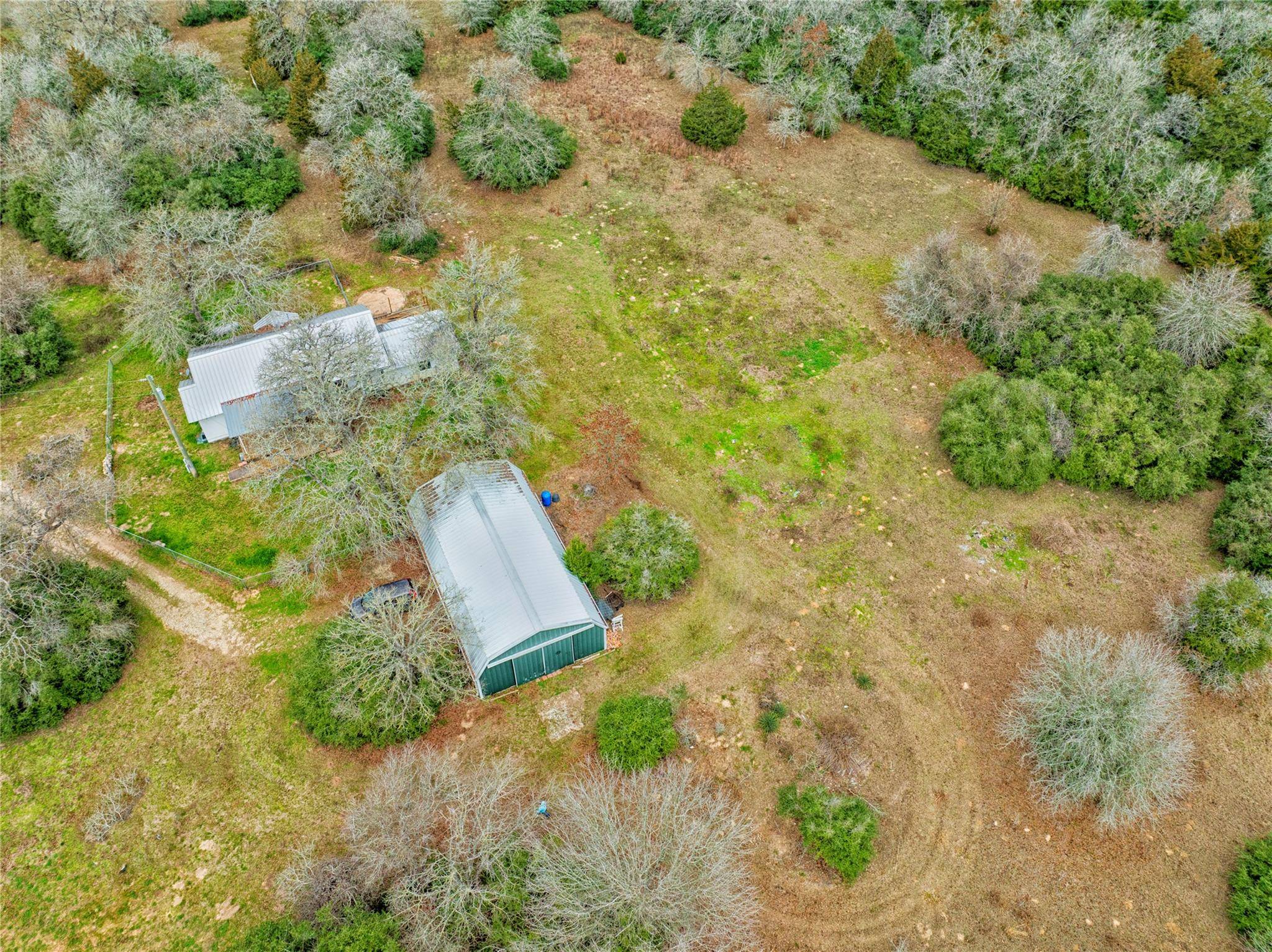 5100 Wood Duck DR, Flatonia, TX 78959