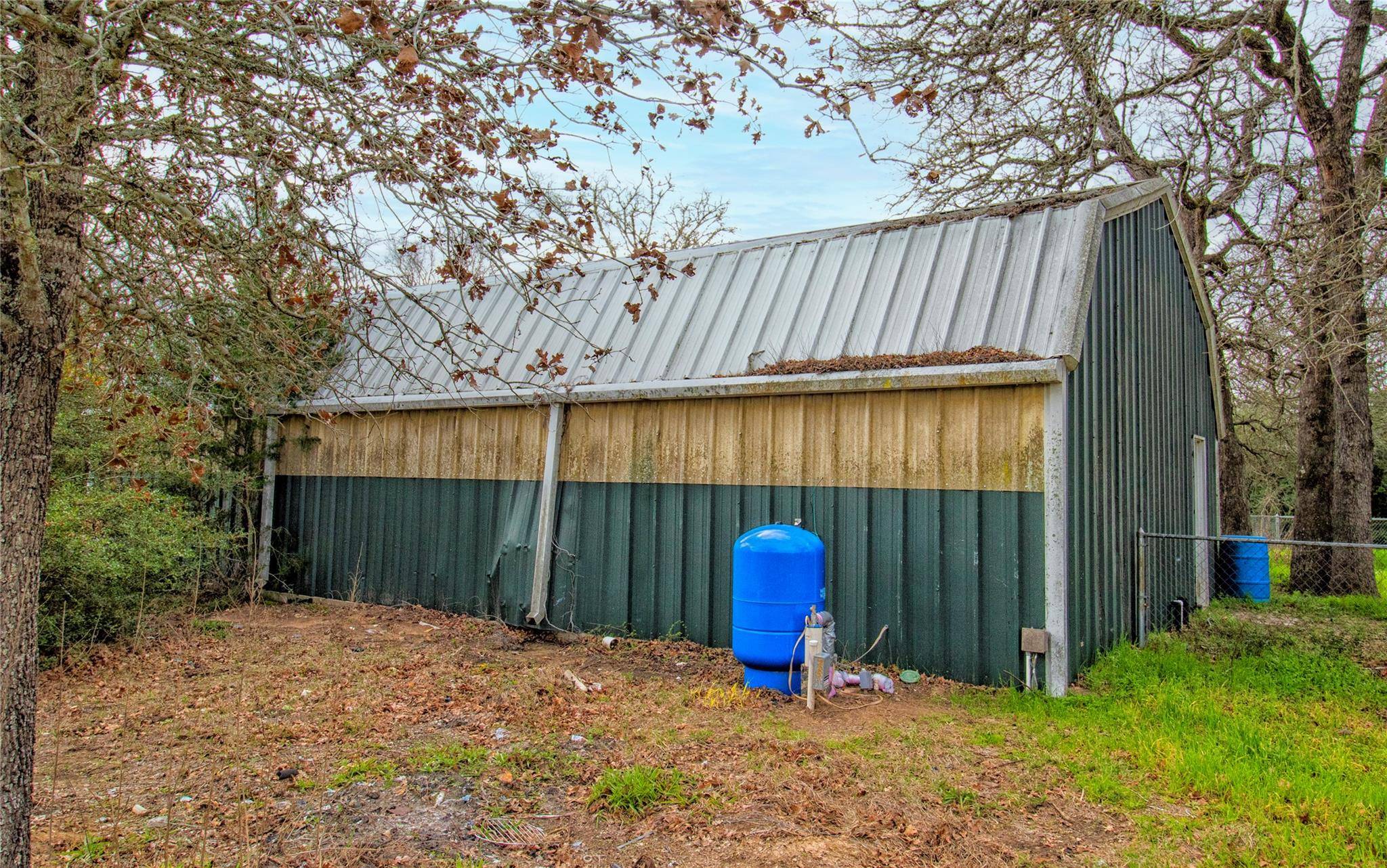 5100 Wood Duck DR, Flatonia, TX 78959