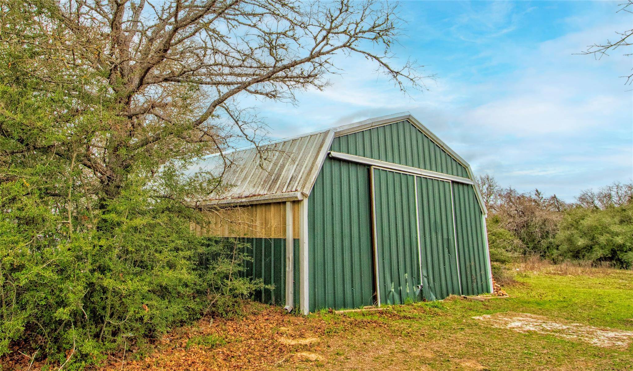 5100 Wood Duck DR, Flatonia, TX 78959