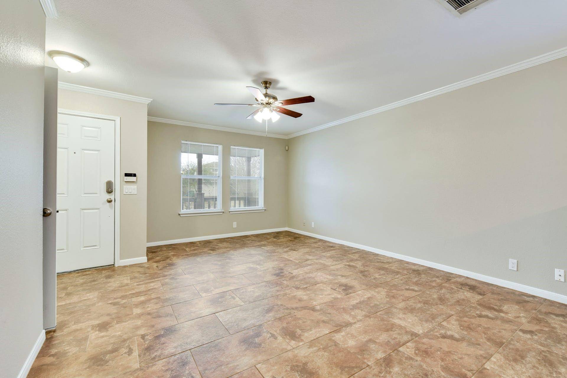 3000 Meadow LN, Taylor, TX 76574
