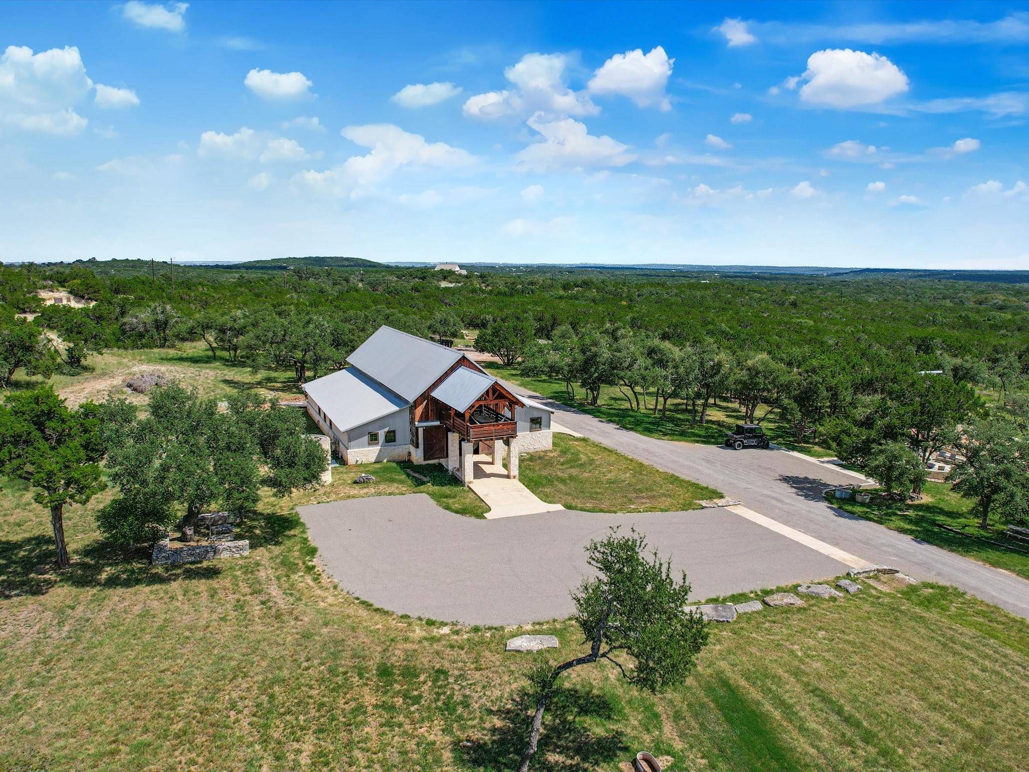 453 LONE MAN MOUNTAIN RD, Wimberley, TX 78676