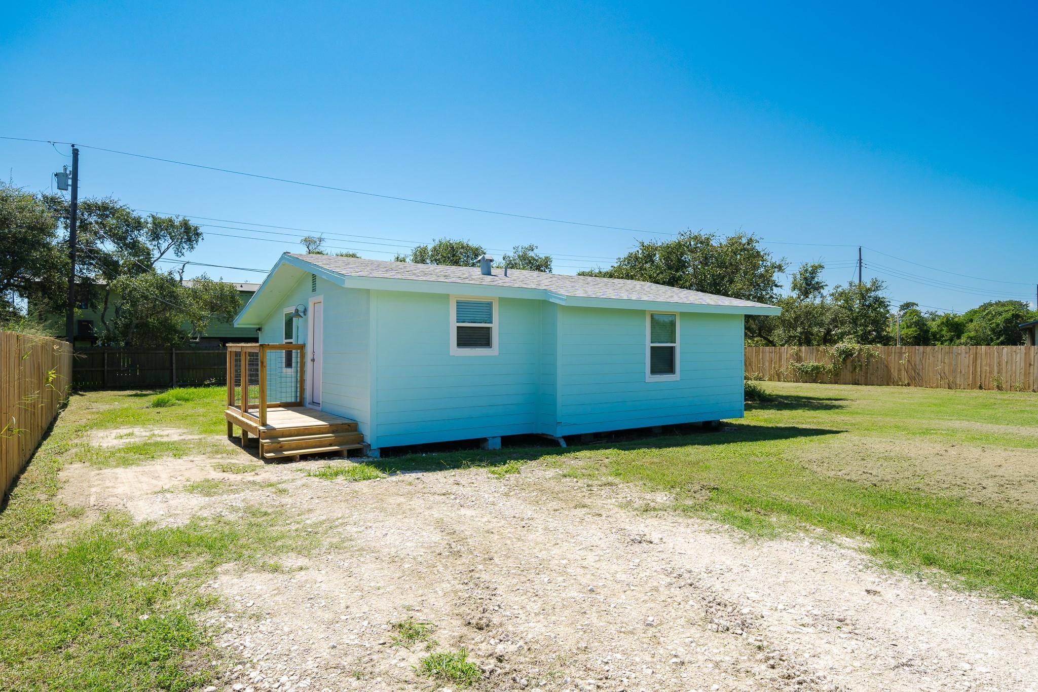 248 Post Oak LN, Rockport, TX 78382