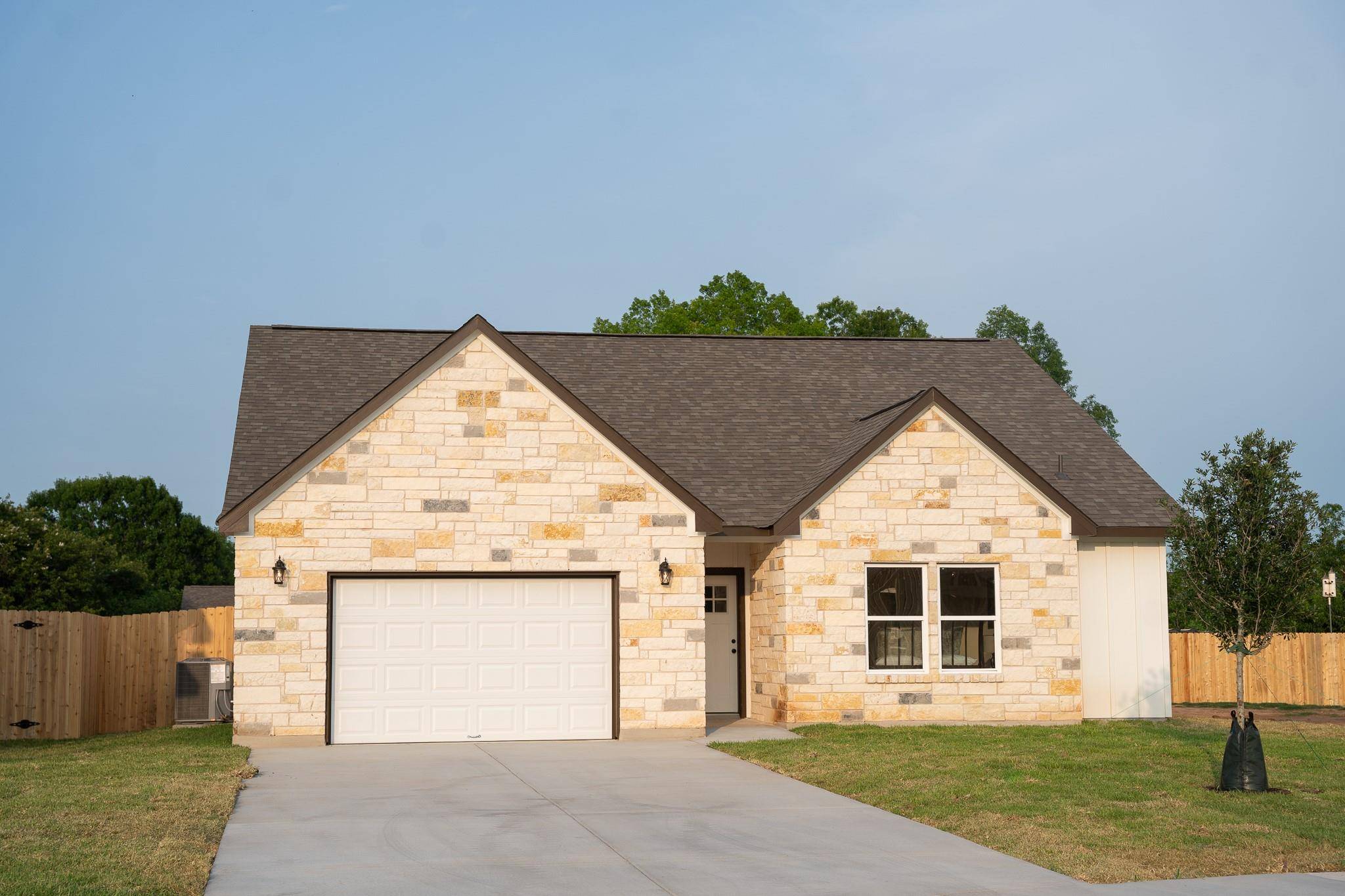 304 String Prairie WAY, Smithville, TX 78957