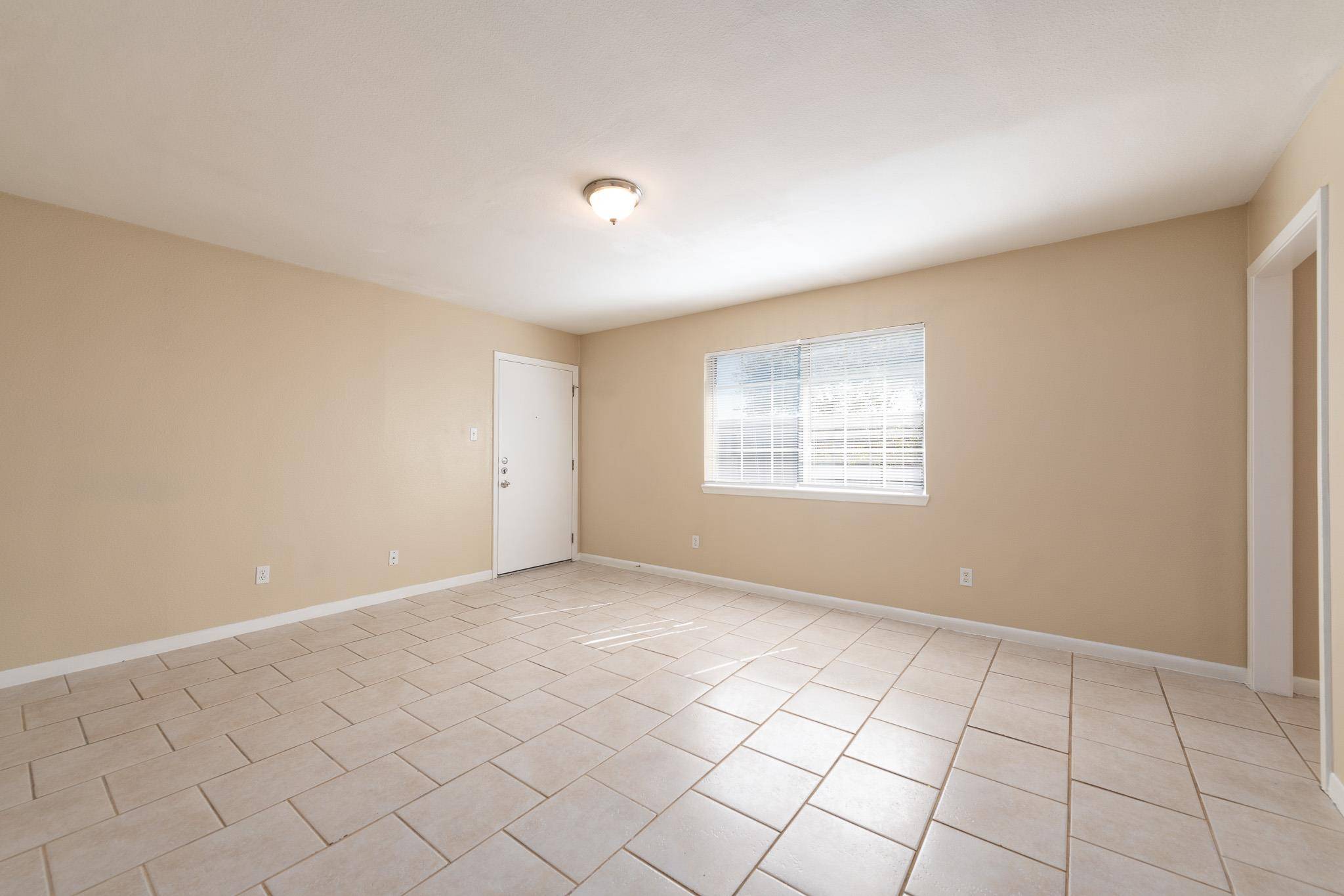 7300 Twin Crest DR #201, Austin, TX 78752