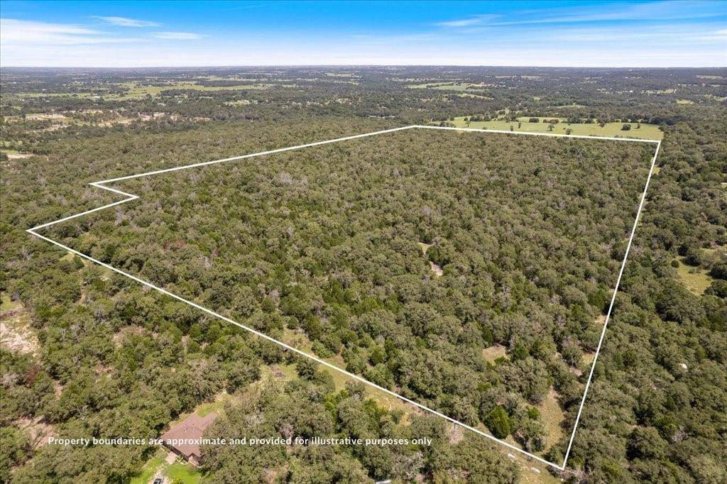 000 Hidden Oaks LN, Elgin, TX 78621