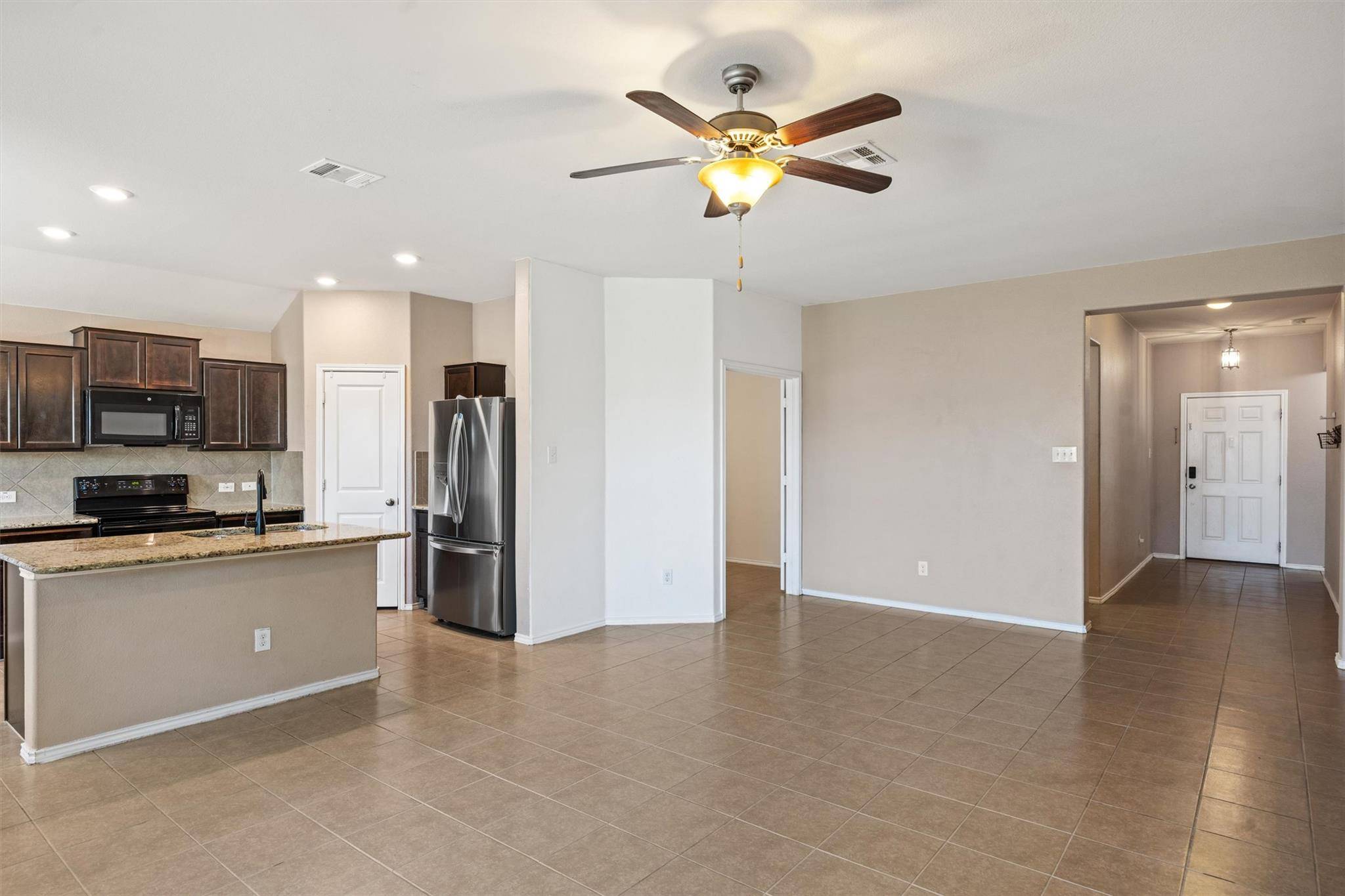 444 Druse LN, Jarrell, TX 76537