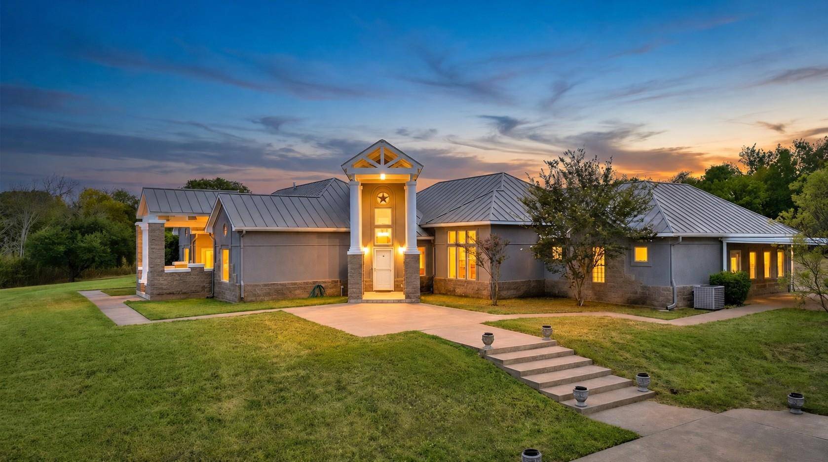 2524 S Robinson DR, Robinson, TX 76706