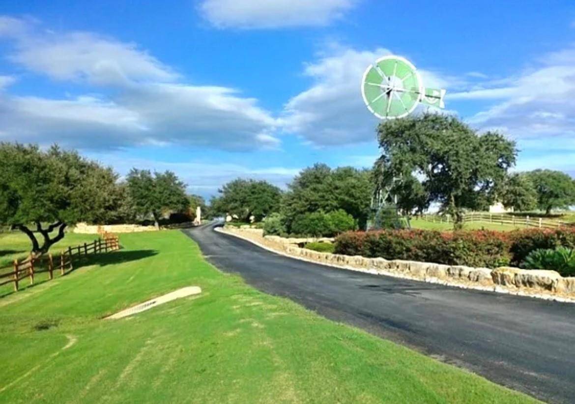 208 S Calvin Barrett ST, Blanco, TX 78606
