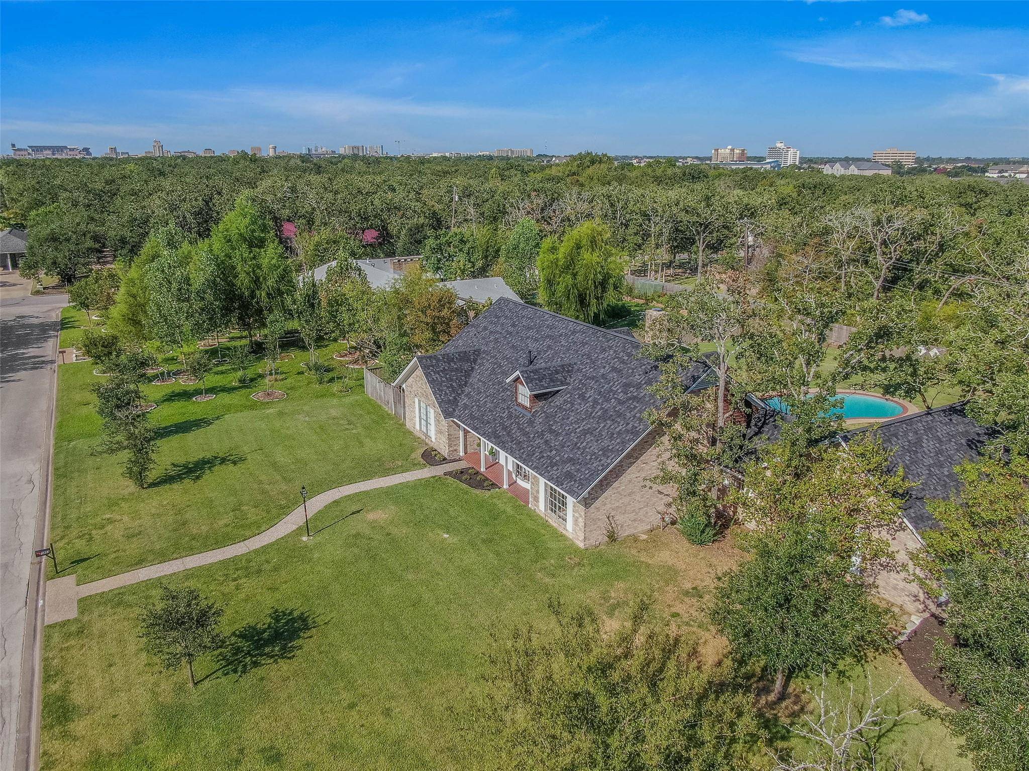 1403 Post Oak CIR, College Station, TX 77840