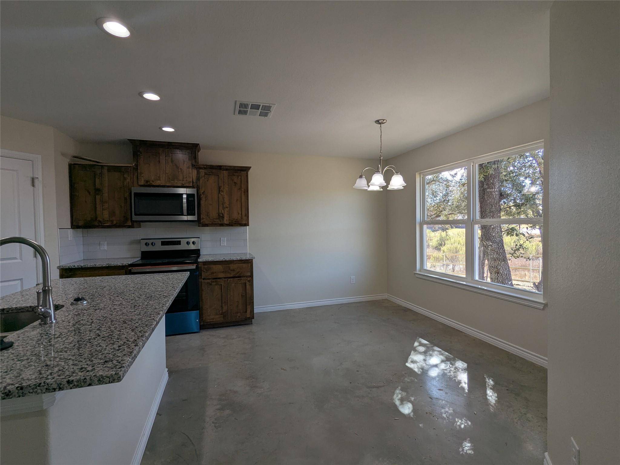 1023 Fieldstone DR, Lampasas, TX 76550