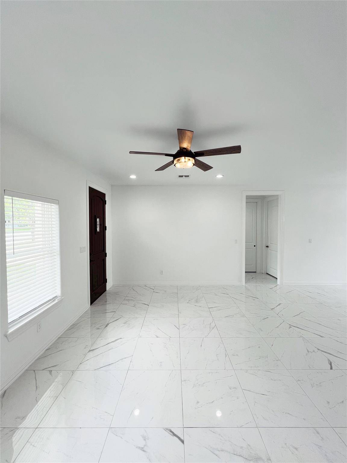 614 S Middle ST, Flatonia, TX 78941