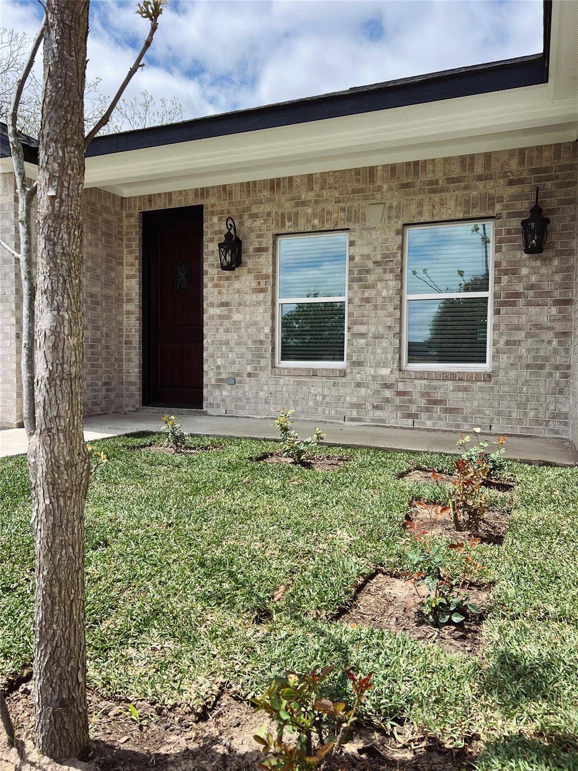 614 S Middle ST, Flatonia, TX 78941