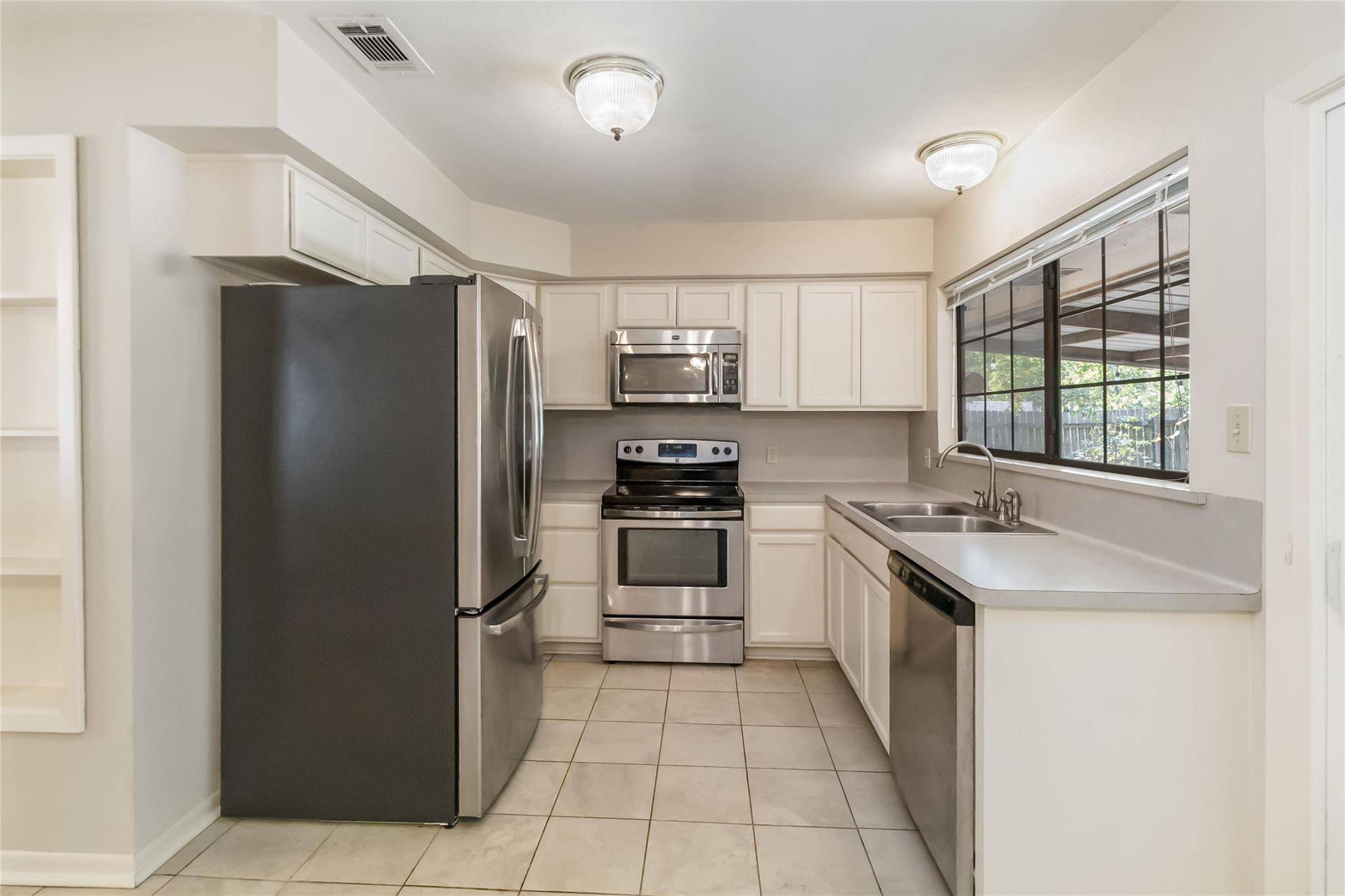 757 N Main ST, La Grange, TX 78945