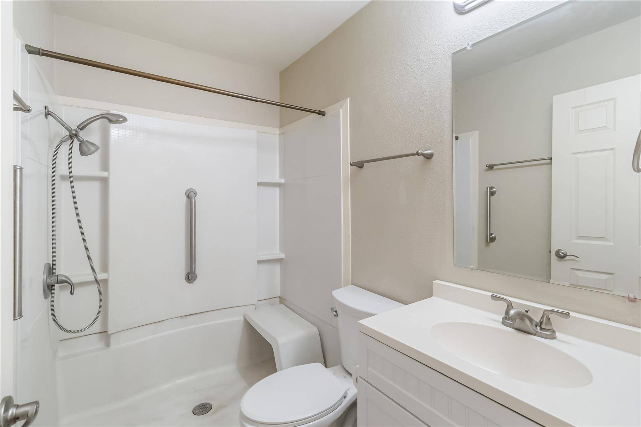757 N Main ST, La Grange, TX 78945