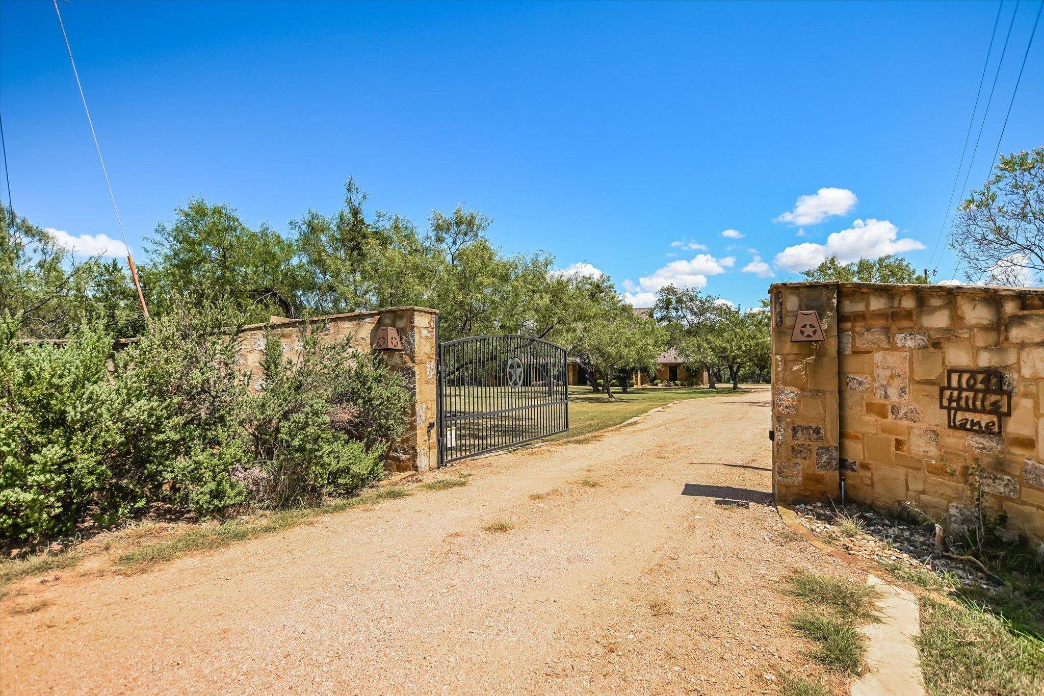 104 The Hills LN, Horseshoe Bay, TX 78657