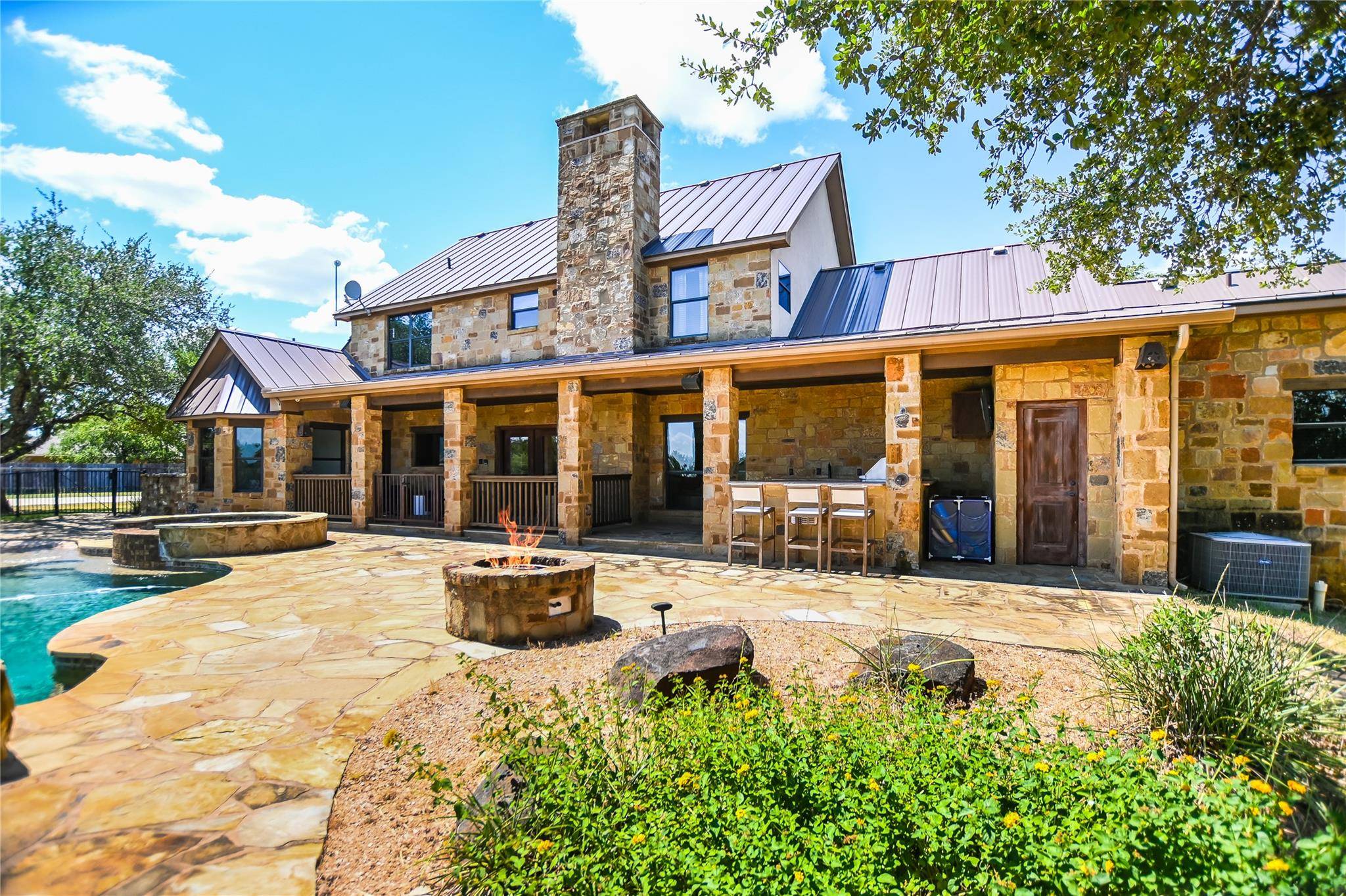 104 The Hills LN, Horseshoe Bay, TX 78657