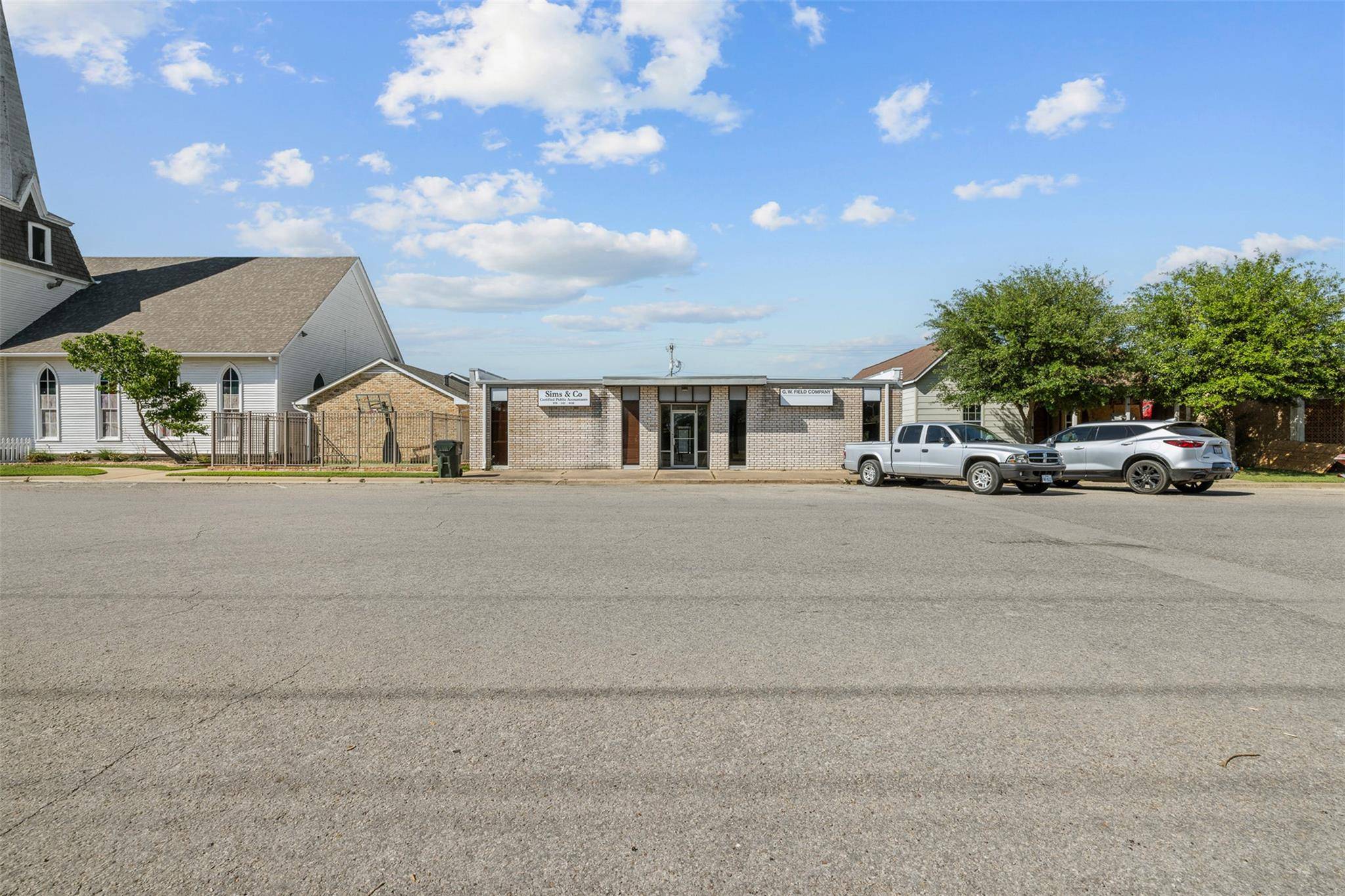 251 E Hempstead ST, Giddings, TX 78942