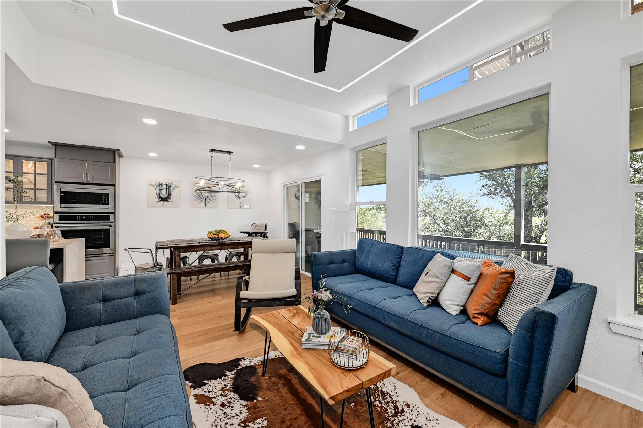 225 Comanche LN, Point Venture, TX 78645