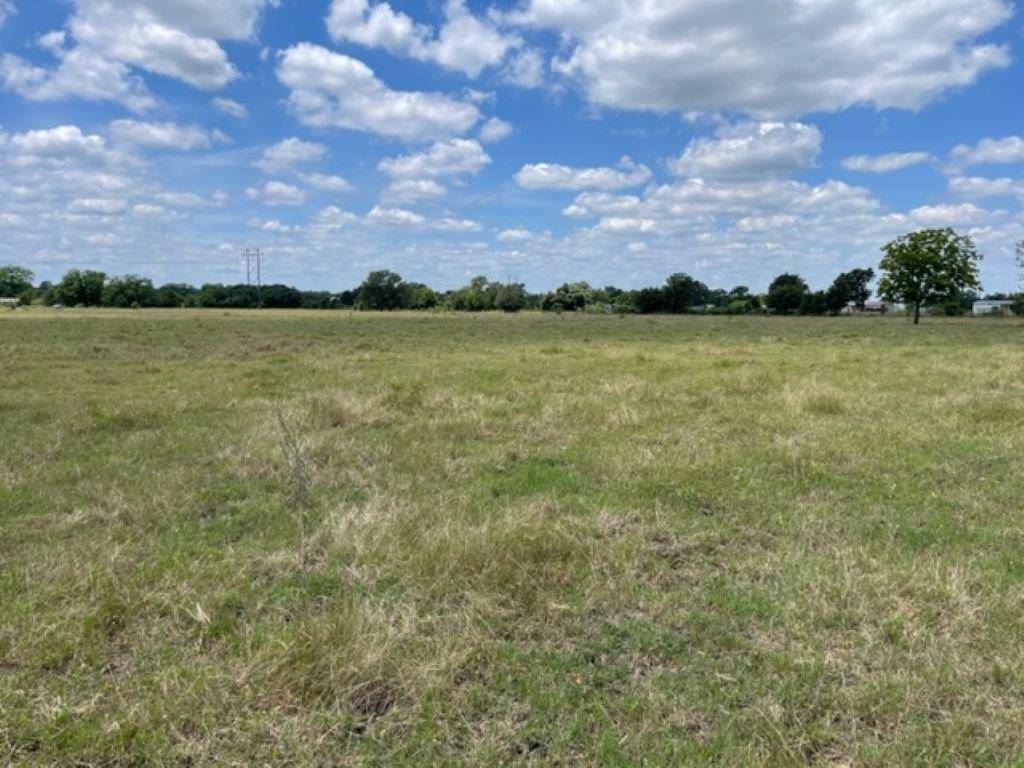 741 Muzny LN, La Grange, TX 78945