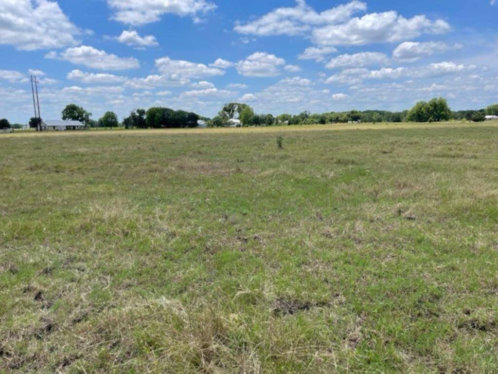 741 Muzny LN, La Grange, TX 78945