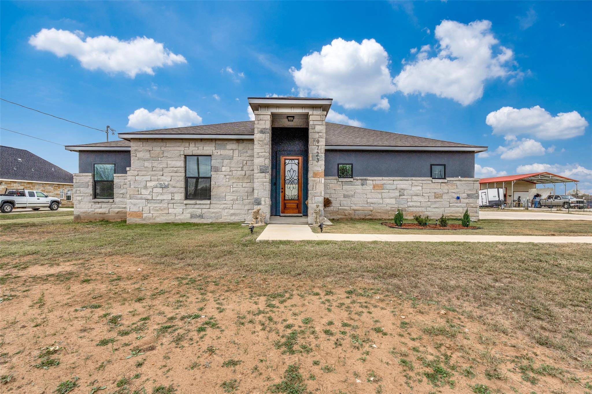 9723 Crow LN, Adkins, TX 78101