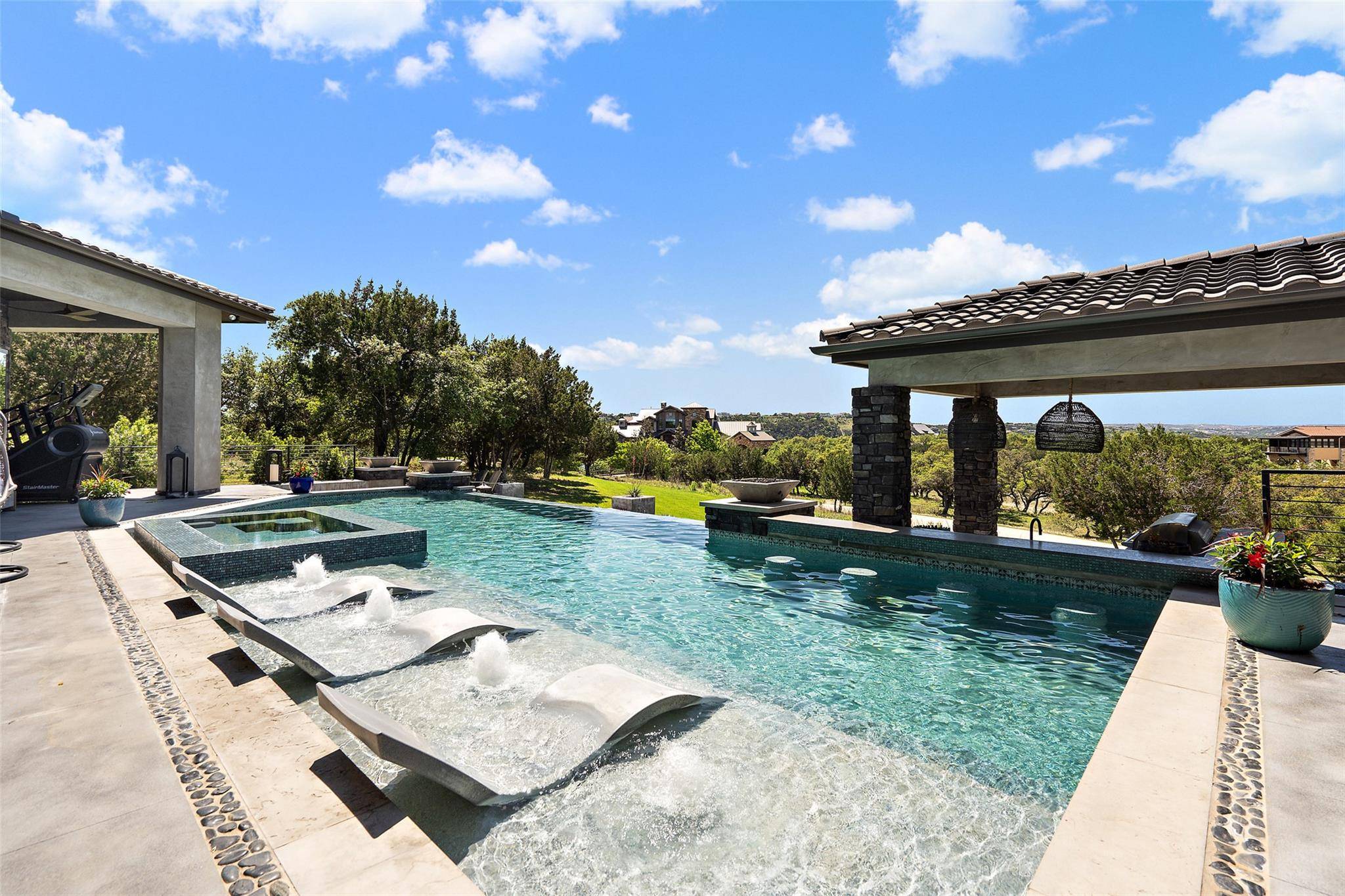 19204 Secretariat PL, Spicewood, TX 78669