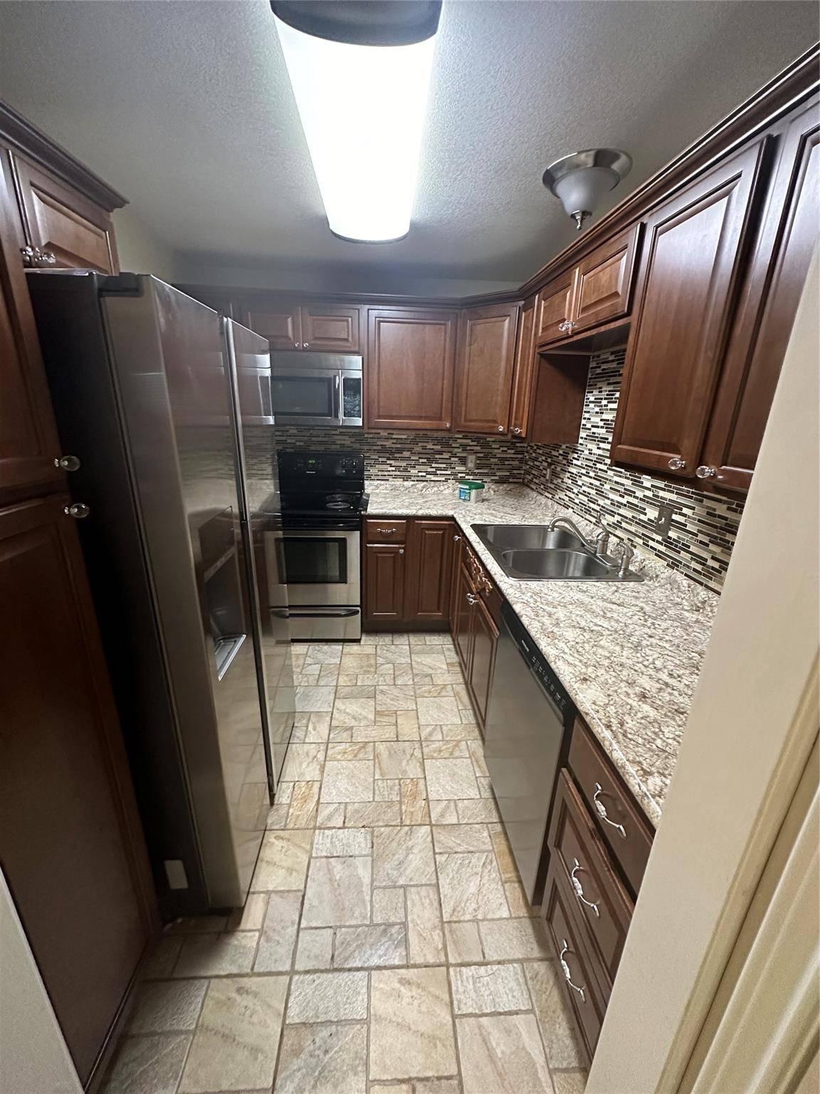 8 W Mesquite Ave, Rogers, TX 76569