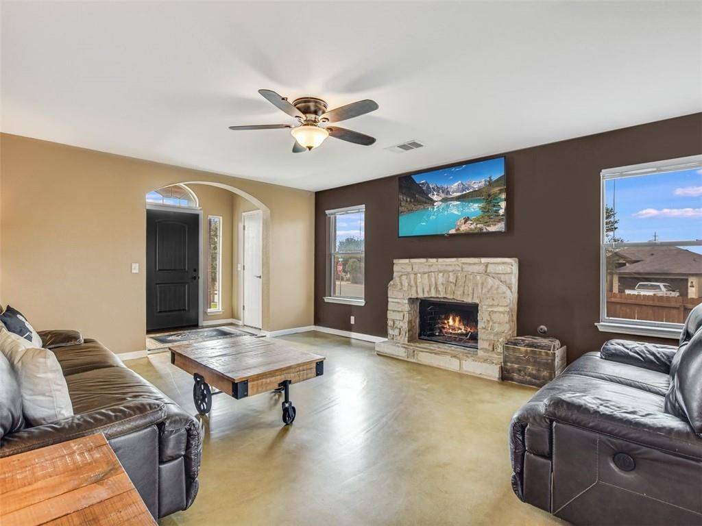 101 Pond WAY, Hutto, TX 78634