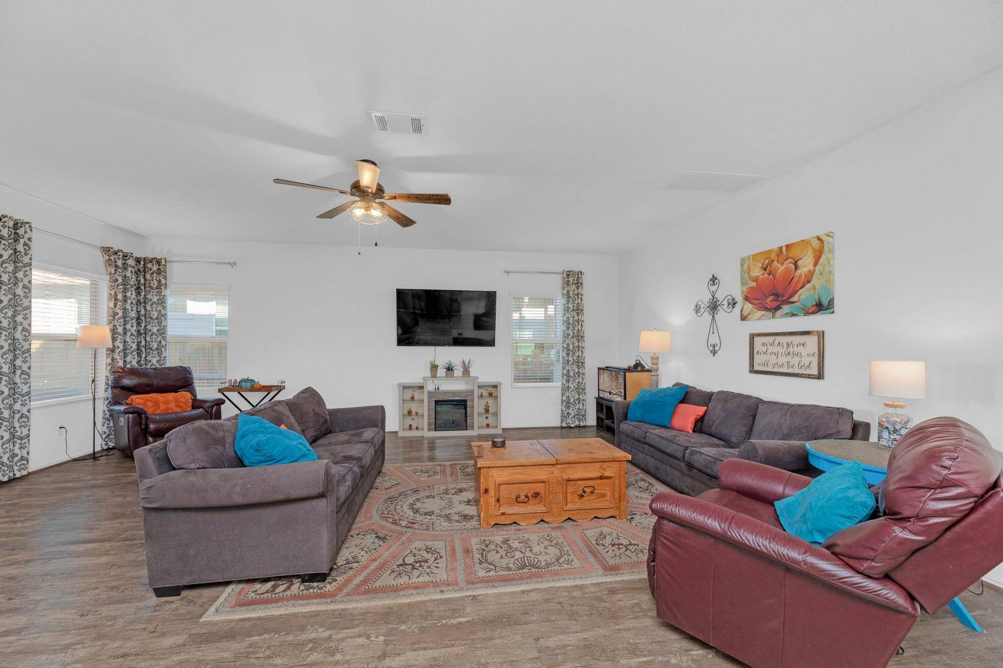 400 Xanadu DR, Jarrell, TX 76537
