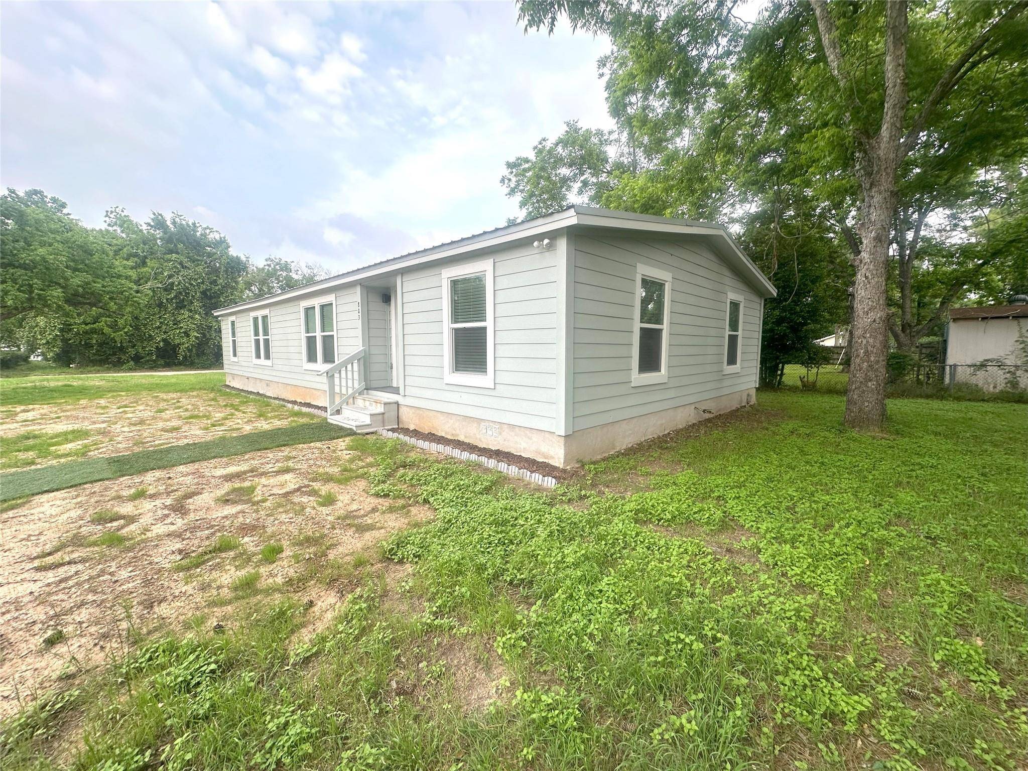803 Highland Ave, Rockdale, TX 76567