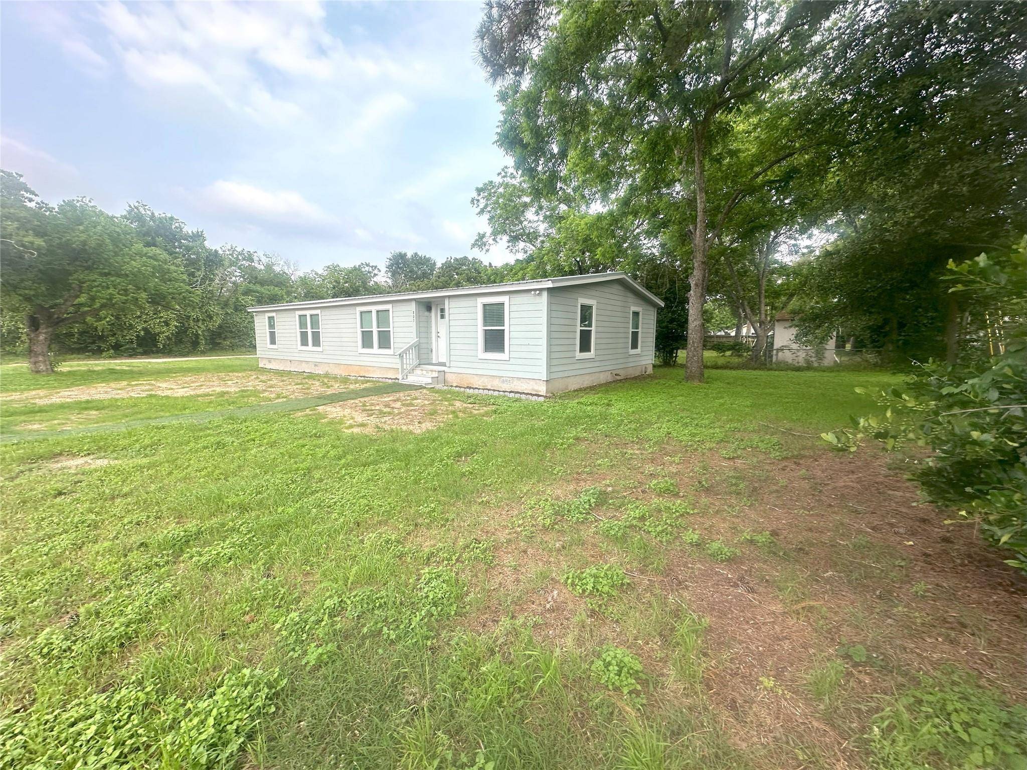 803 Highland Ave, Rockdale, TX 76567