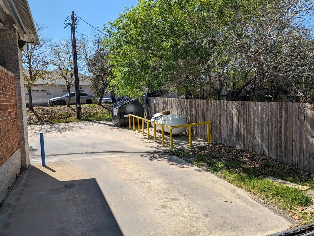 2106 Hunter RD, San Marcos, TX 78666