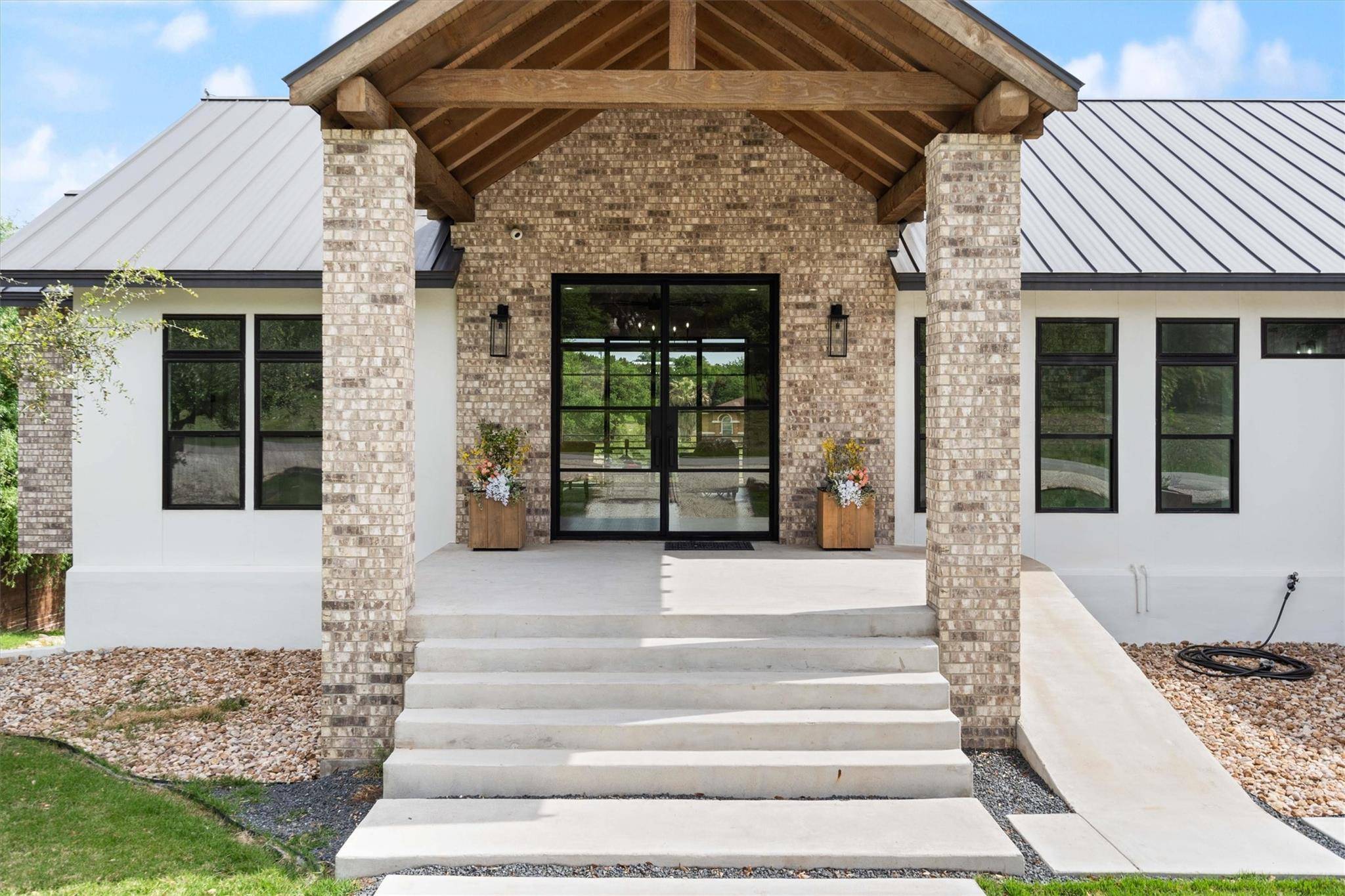 21409 Vista Estates DR, Spicewood, TX 78669