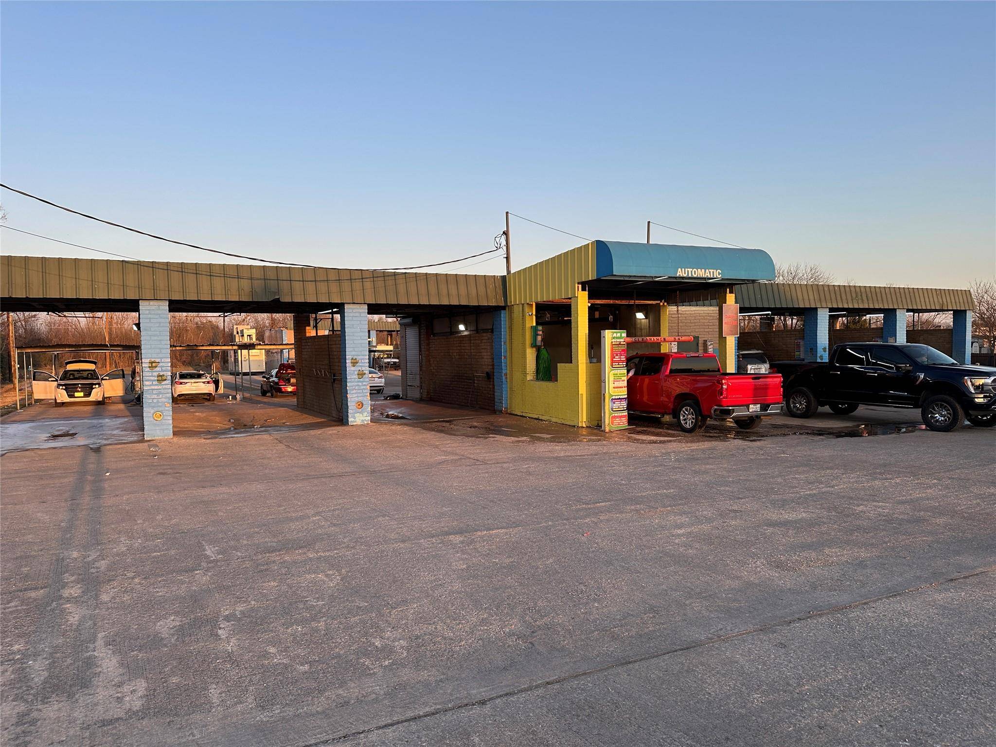 1806 N Main ST, Taylor, TX 76574