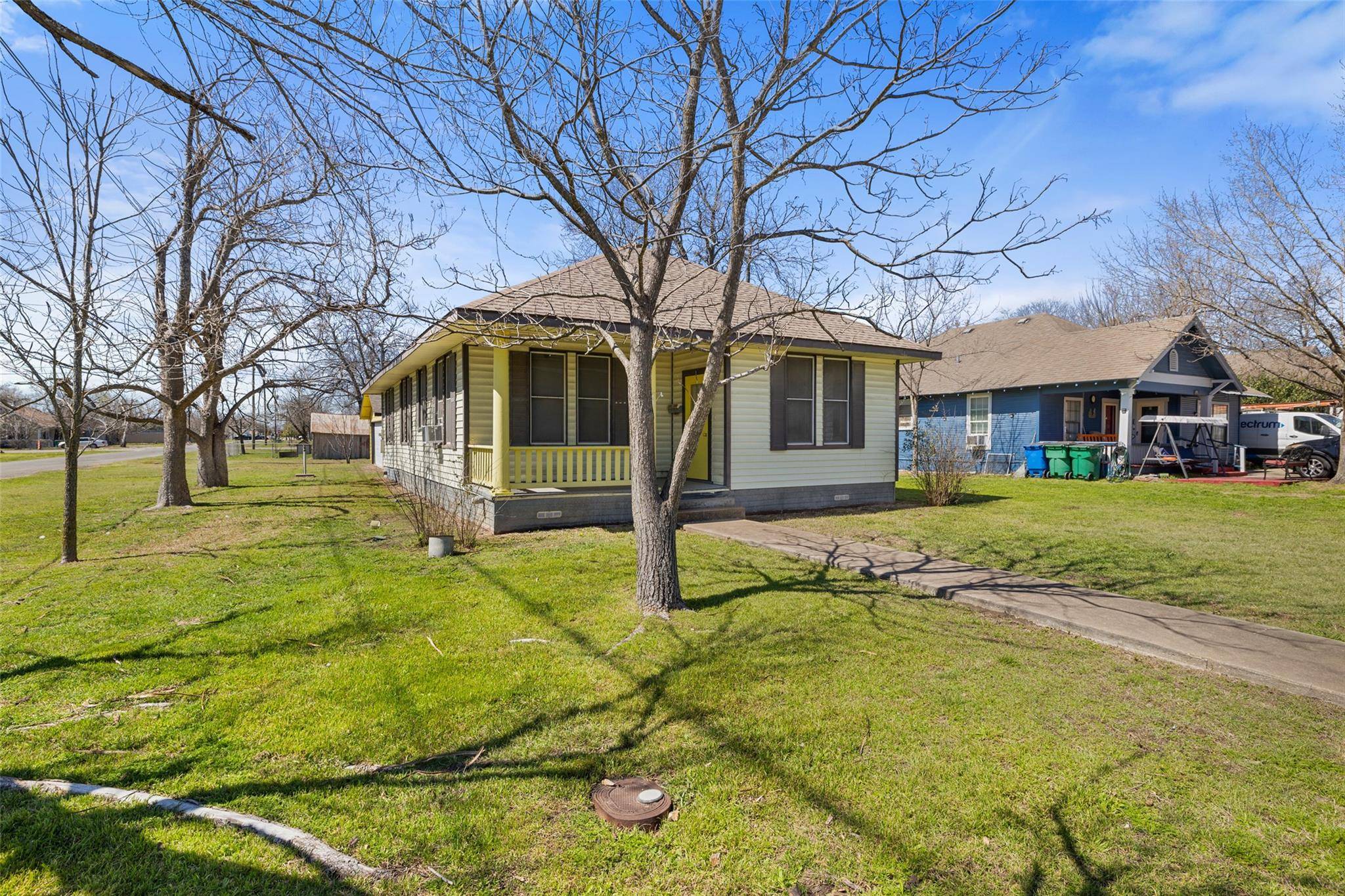 303 Vernon ST, Taylor, TX 76574