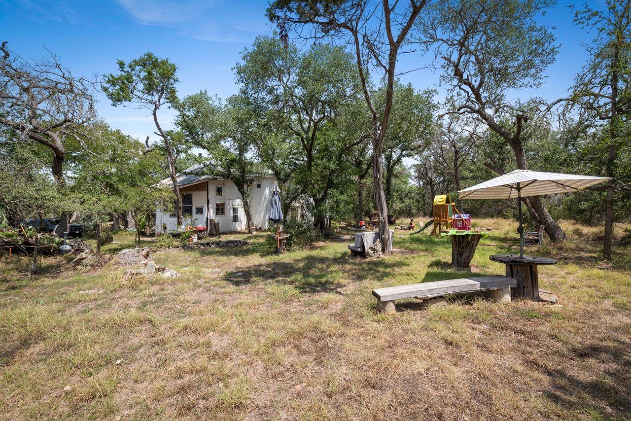501 Limestone LN, Driftwood, TX 78619