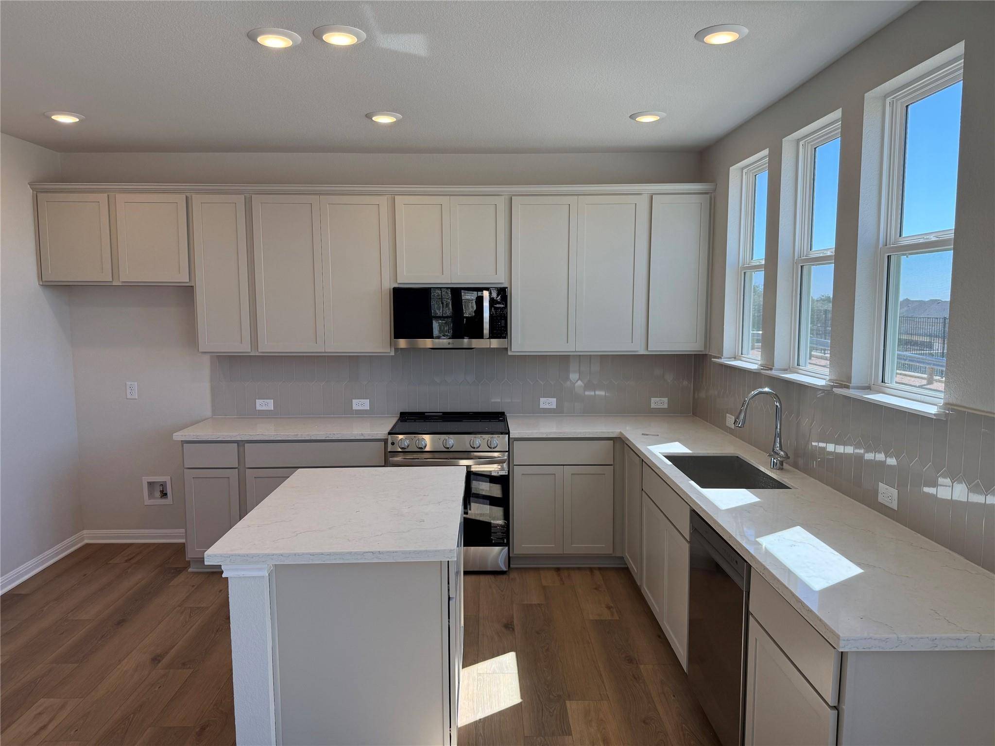 5900 Whisper Creek DR #418, Georgetown, TX 78628