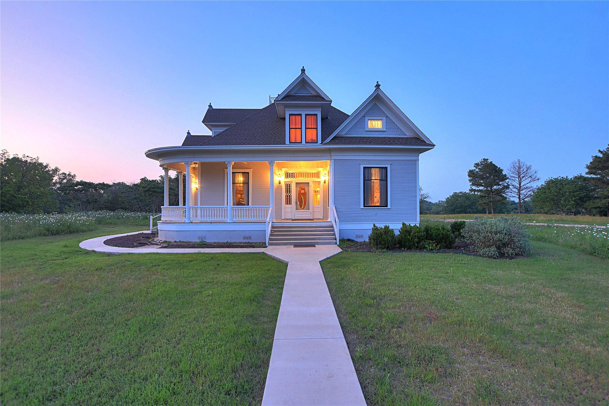 807 Colorado DR, Smithville, TX 78957