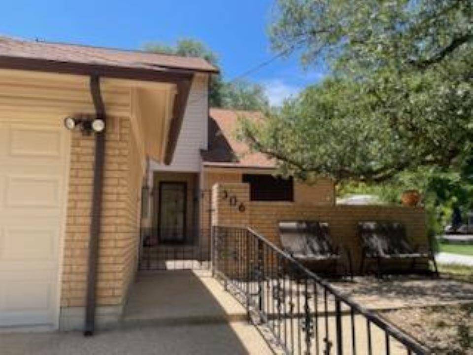 306 S Arnold ST, Lampasas, TX 76550