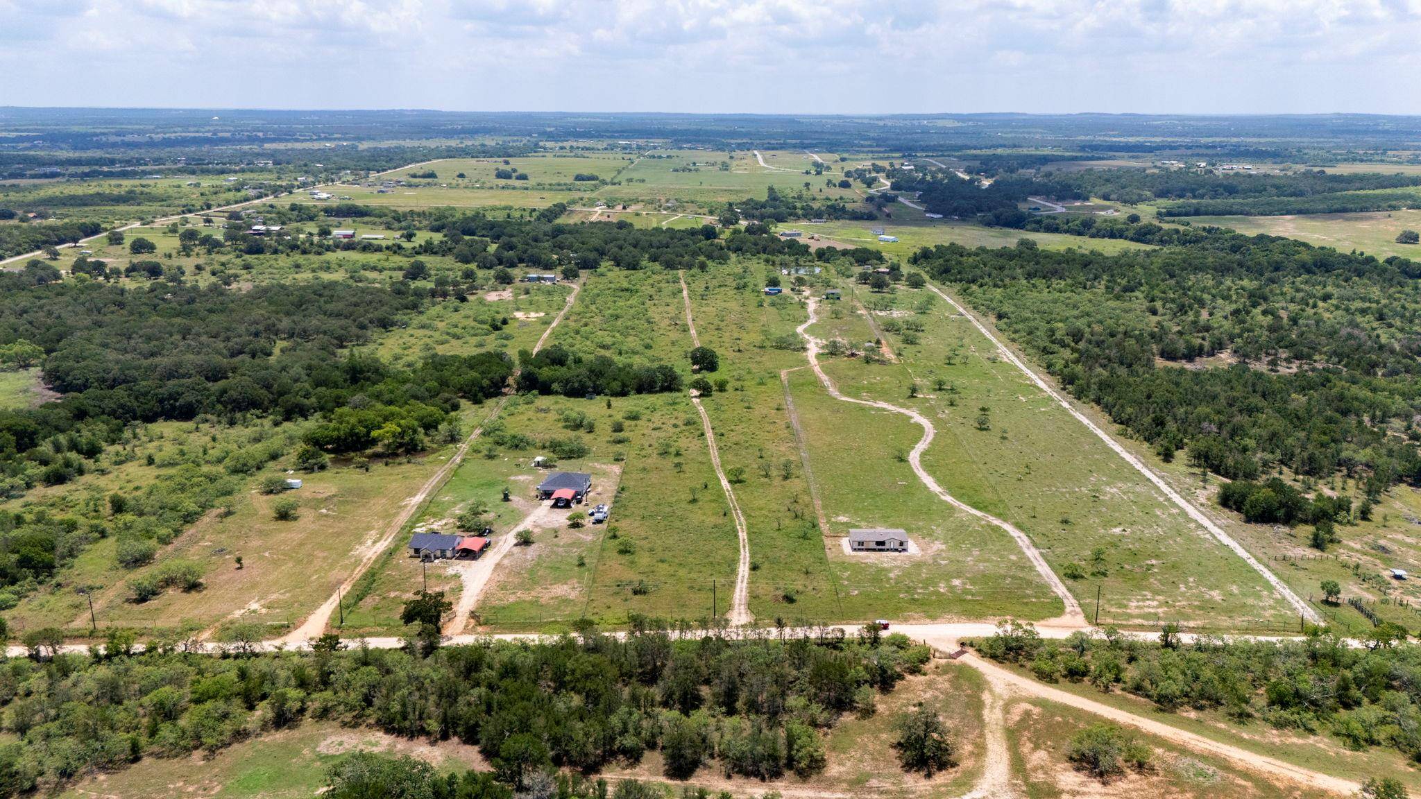 401 Turnback TRL, Dale, TX 78616
