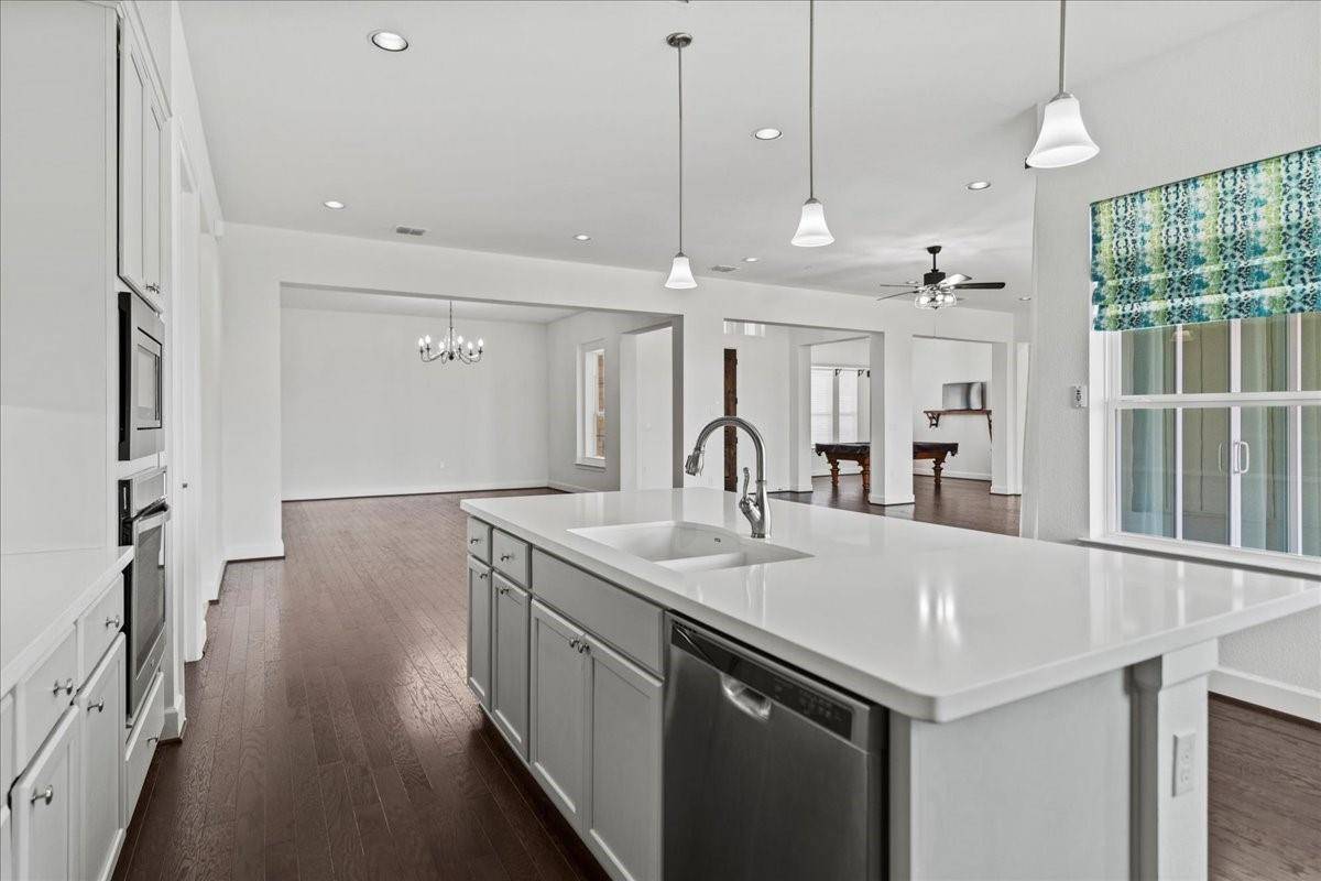 609 Dancing Oak LN, San Marcos, TX 78666