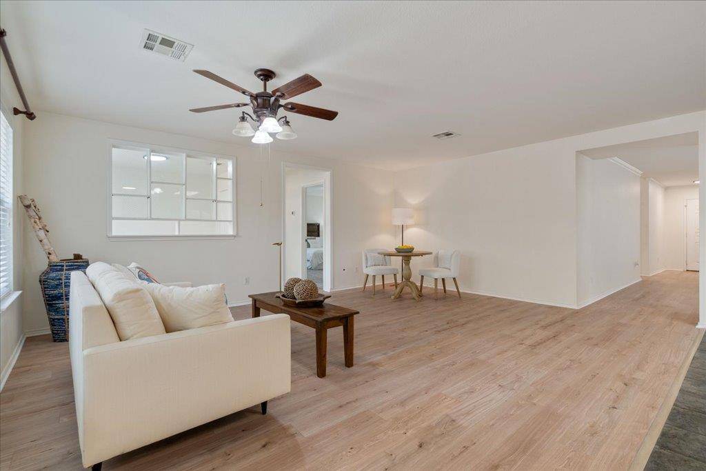 708 Yosemite TRL, Taylor, TX 76574