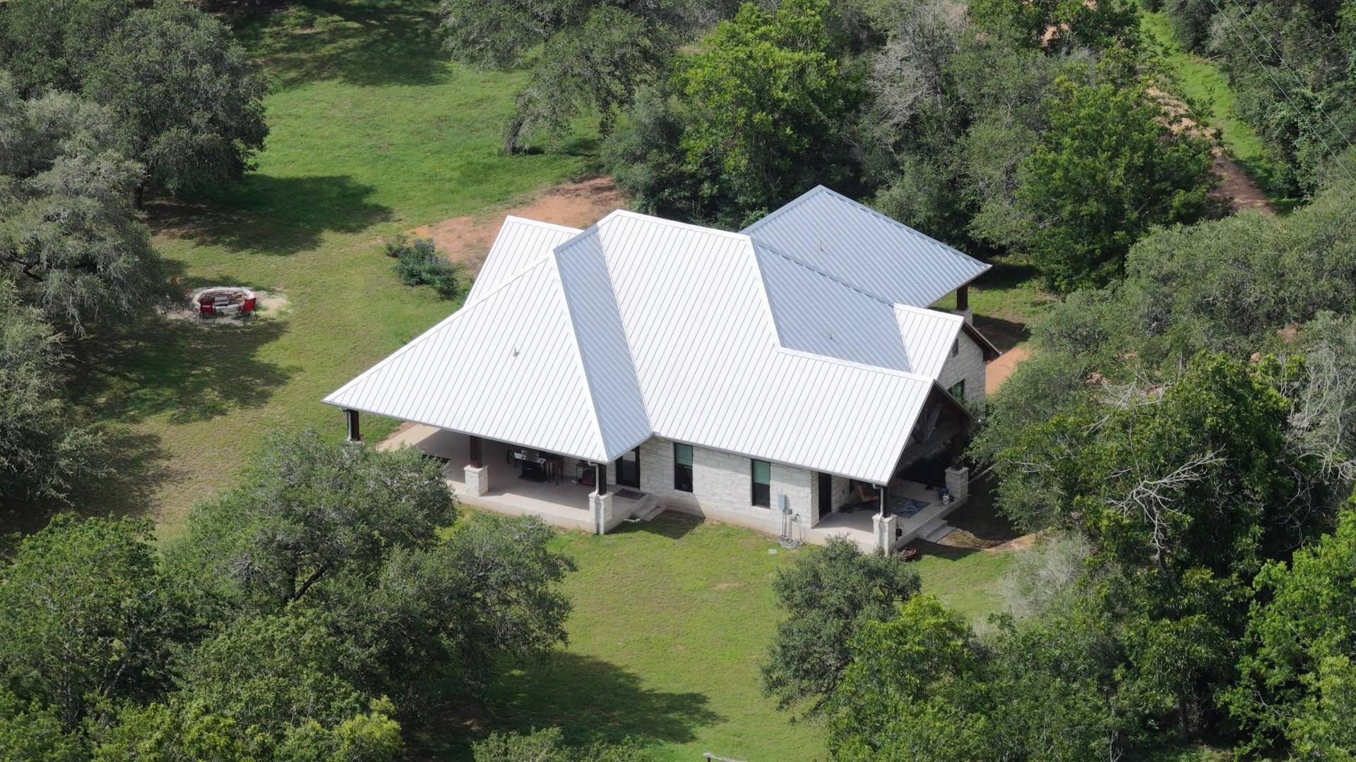 2656 River Bend RD, Smithville, TX 78957