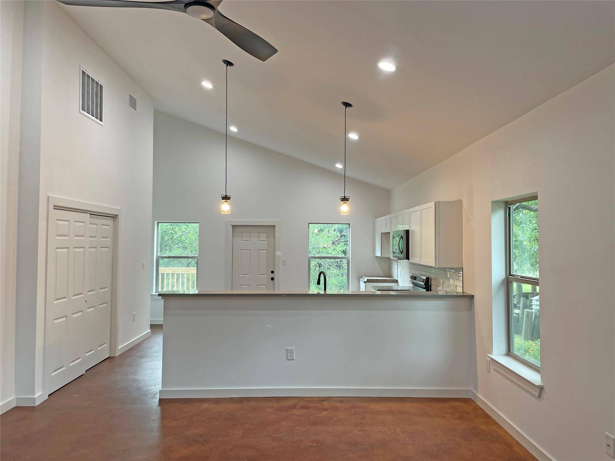829 Pine LN, Cottonwood Shores, TX 78657