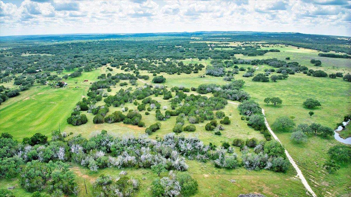 555 Summer Hill LN, Johnson City, TX 78636
