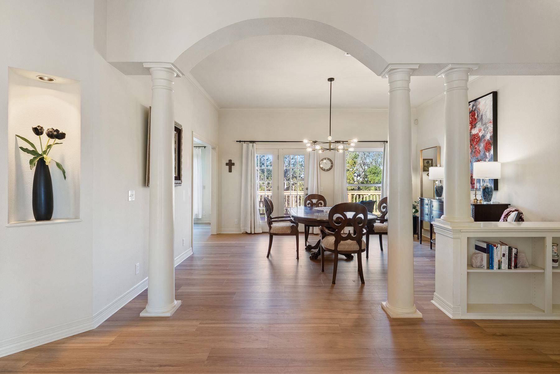 123 Clubhouse DR, Lakeway, TX 78734