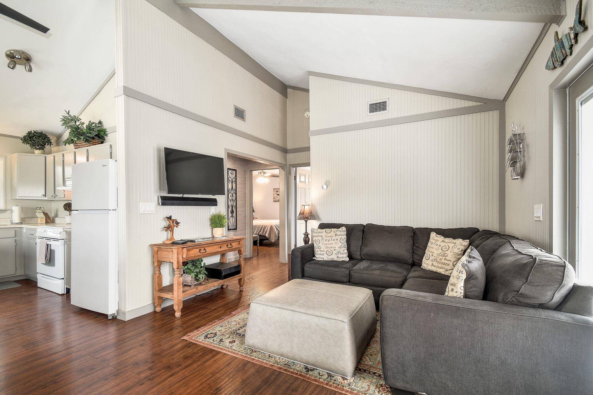 2591 Lakeshore DR, Canyon Lake, TX 78133