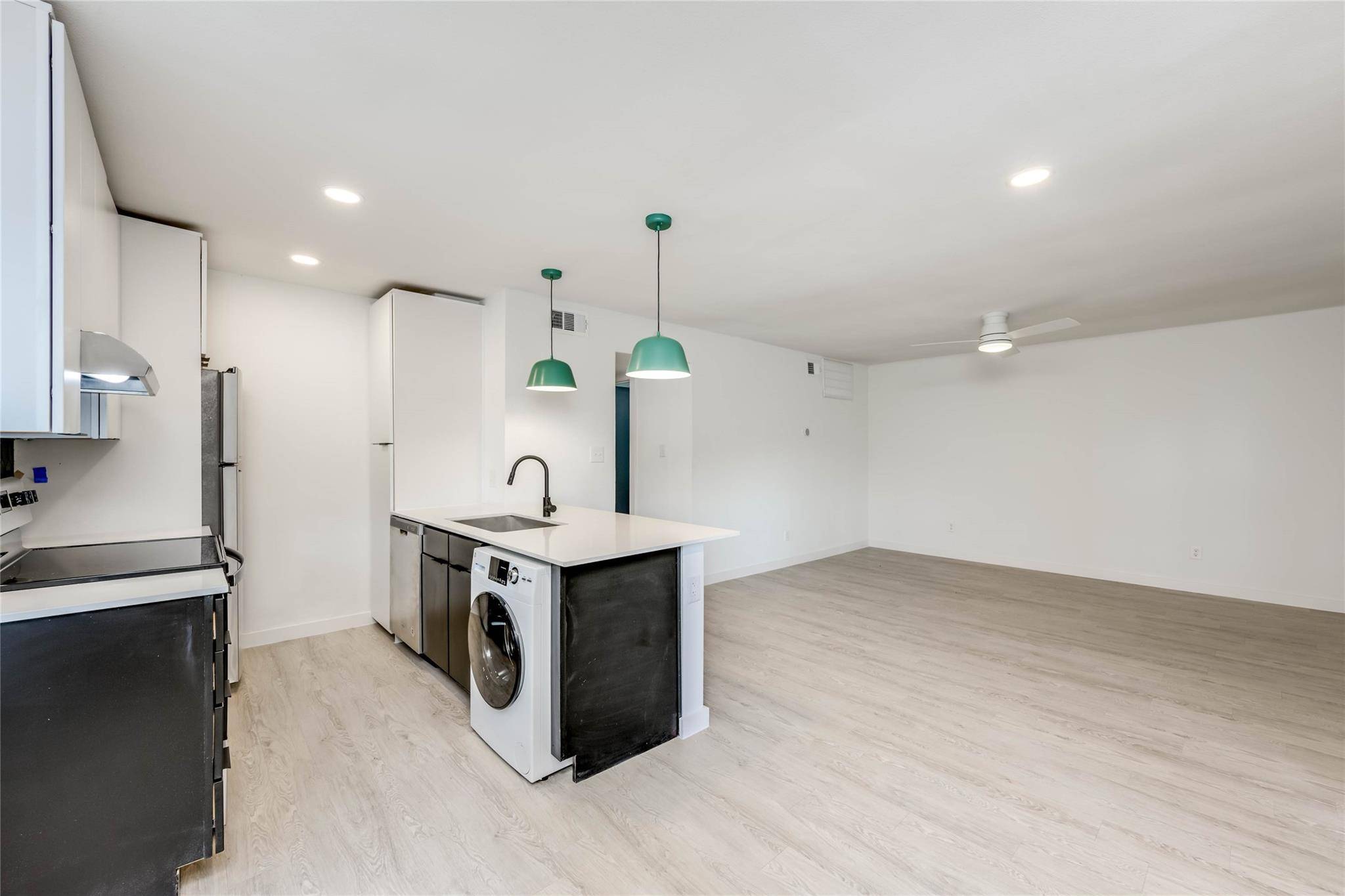 513 Pecan Grove RD #102, Austin, TX 78704